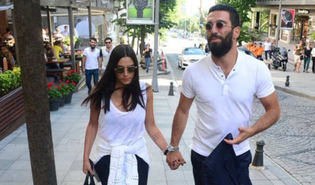 Arda Turan ile Aslıhan Doğan’ın barış fotoğrafı!