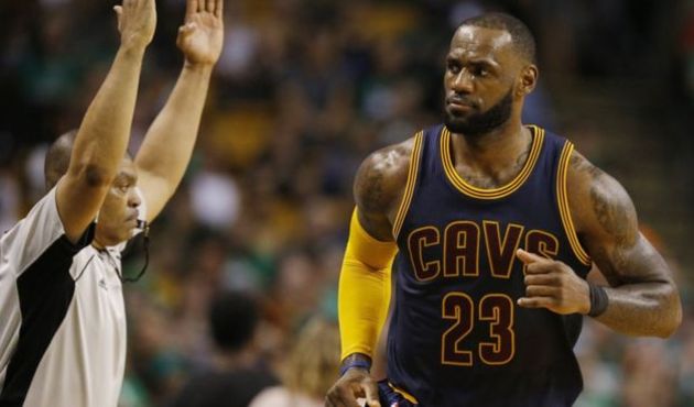 Irkçı saldırıya uğrayan Lebron James'ten ilk açıklama: "ABD'de siyah olmak zor!"