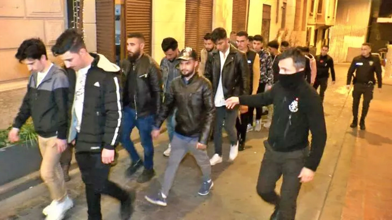 İstanbul Beyoğlu'nda 120 düzensiz göçmen yakalandı!