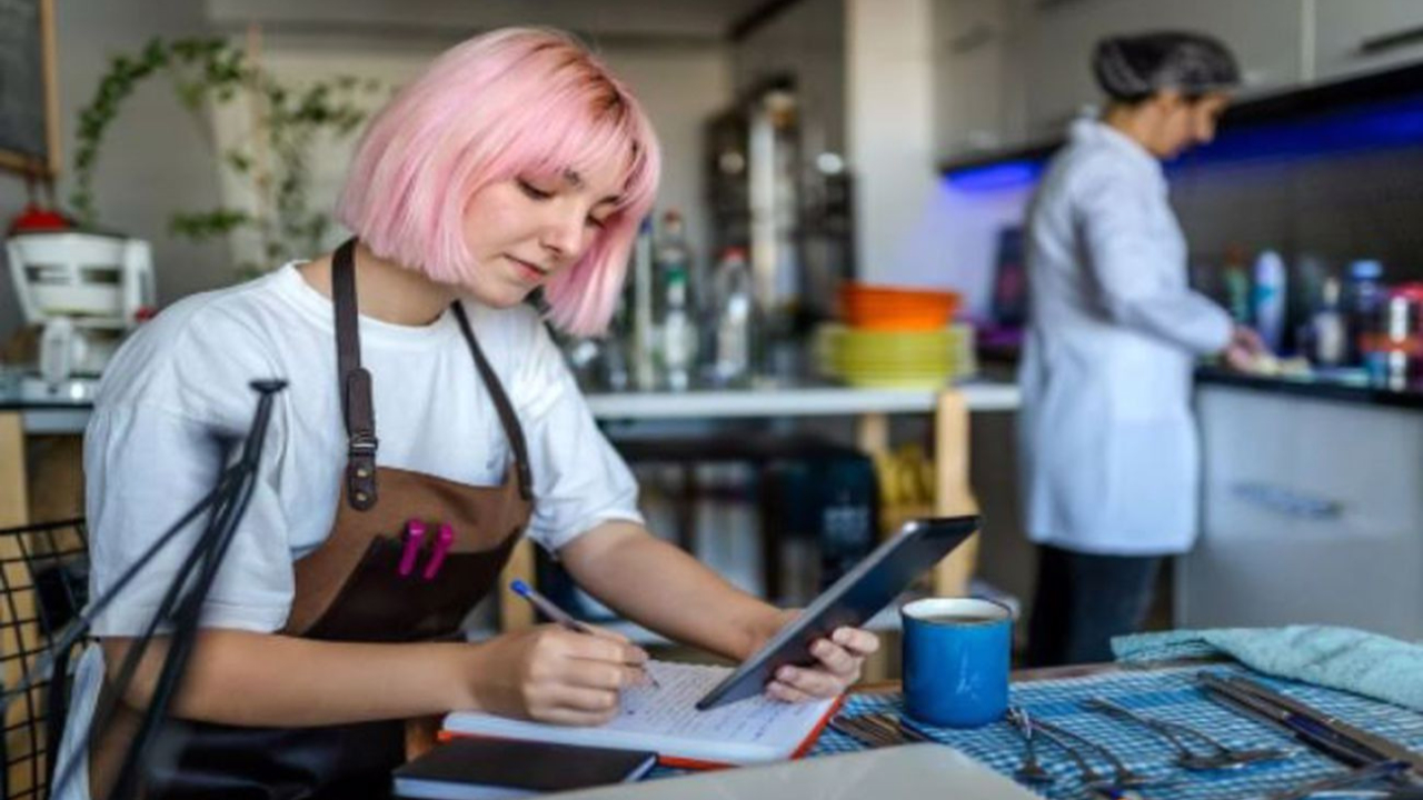 Bu stajyerlerin aylık gelirleri ortalama 8 bin dolar
