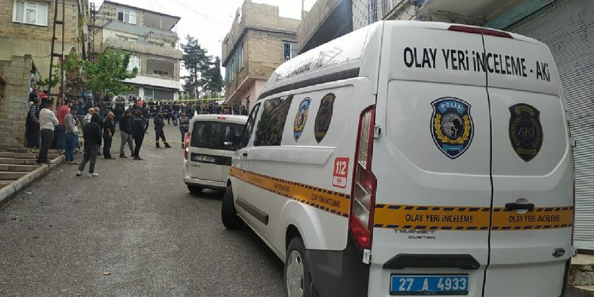 23 yaşındaki hurdacı evinde bıçaklanarak öldürülmüş halde bulundu