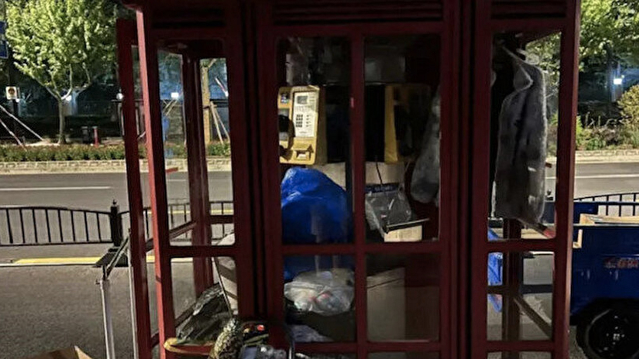 Bu görüntüler Çin'den: Bir ay boyunca telefon kulübesinde karantinaya girdi
