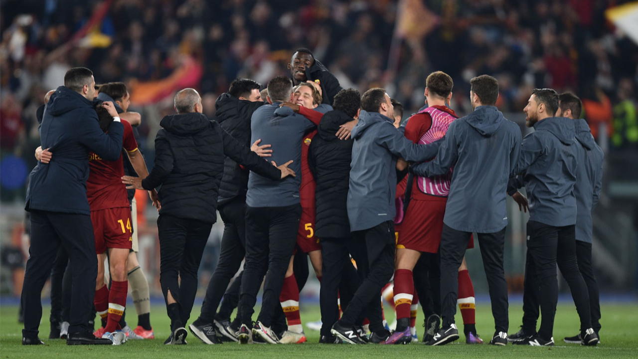 Roma'nın finale kalması sonucu tarihe geçen Jose Mourinho, maçtan sonra gözyaşlarına hakim olamadı