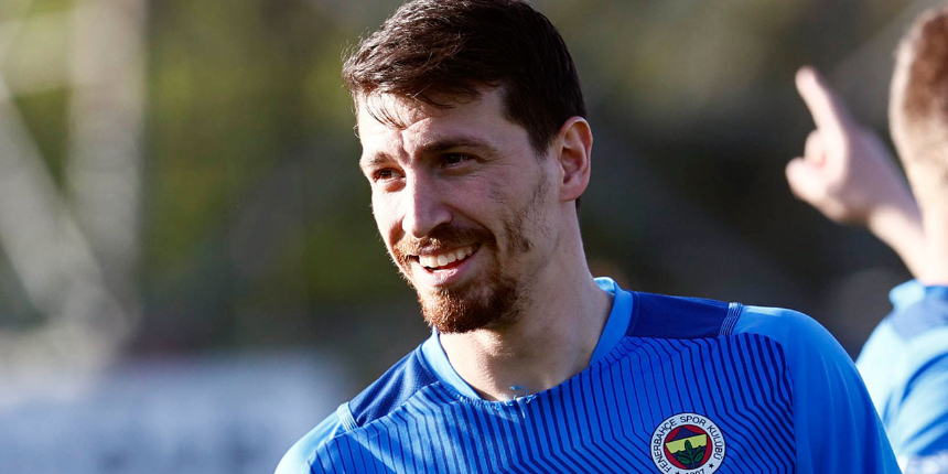 Fenerbahçe'nin başarılı orta sahası Mert Hakan Yandaş'a CSKA Moskova kancası