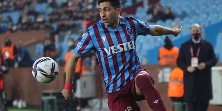 Şampiyon Trabzonspor'un yıldız futbolcusu Bakasetas için Serie A ekibi Fiorentina devreye girdi