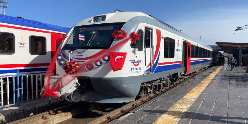 Bakan müjdeyi verdi: Diyarbakır-Batman arasında yeni tren sefere başladı
