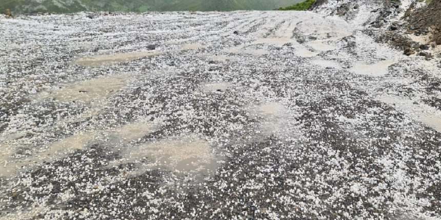 Hakkari’de ceviz büyüklüğünde dolu yağdı: 1 yaralı