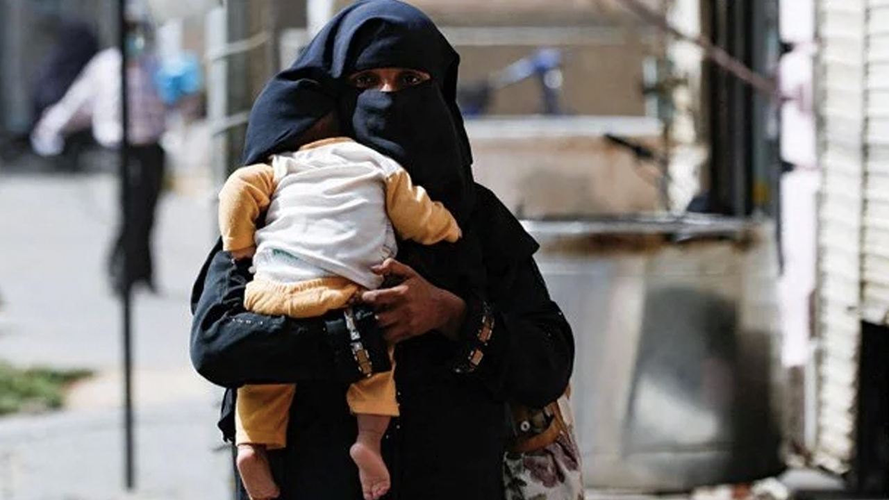Taliban'dan kadınları ilgilendiren yeni karar: Halka açık yerde burka giyilmesi zorunlu oldu