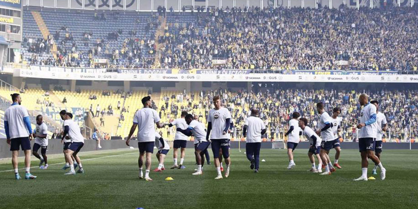 Beşiktaş derbisine hazırlanan Fenerbahçe'de stat içinde 20 bin kişilik antrenman