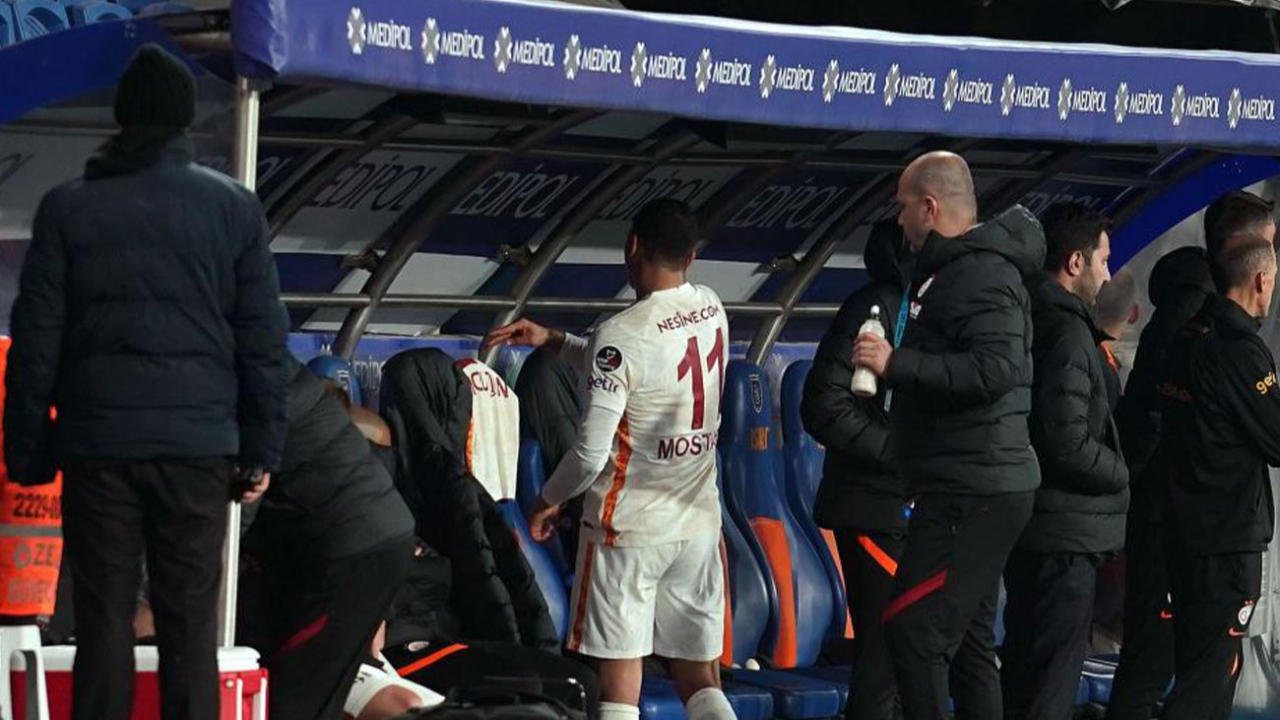 Başakşehir- Galatasaray maçında yerini Bafetimbi Gomis'e bırakan Mostafa Mohamed'den şok tepki