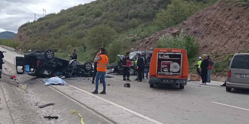 Çankırı'da feci kaza: Can kaybı ve yaralılar var