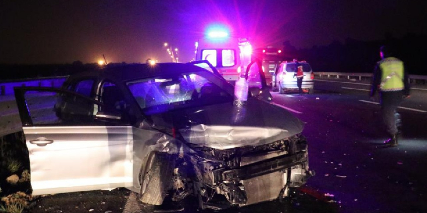 Kuzey Marmara Otoyolu'nda iki otomobil çarpıştı: 5 yaralı