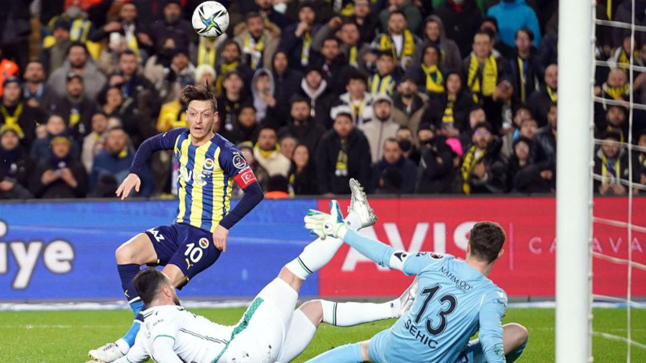 Fenerbahçe'den ayrılması gündemde olan Mesut Özil'in MLS veya Suudi Arabistan'a gideceği öne sürüldü