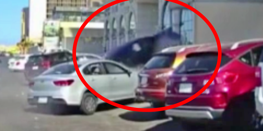 Otomobil kontrolden çıkarak 'binaya çarptı': 2 yaralı!