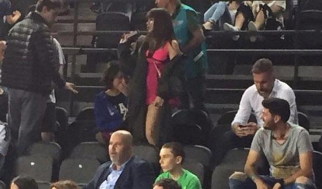 Bahar - Nihal Candan kardeşler basketbol maçına giderse... Kıyafeti olay oldu!