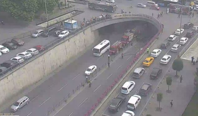 İstanbul'da Bisikletçiler Çarşısı'nın bulunduğu Haşim İşçan Geçidi'nde korkutan yangın!