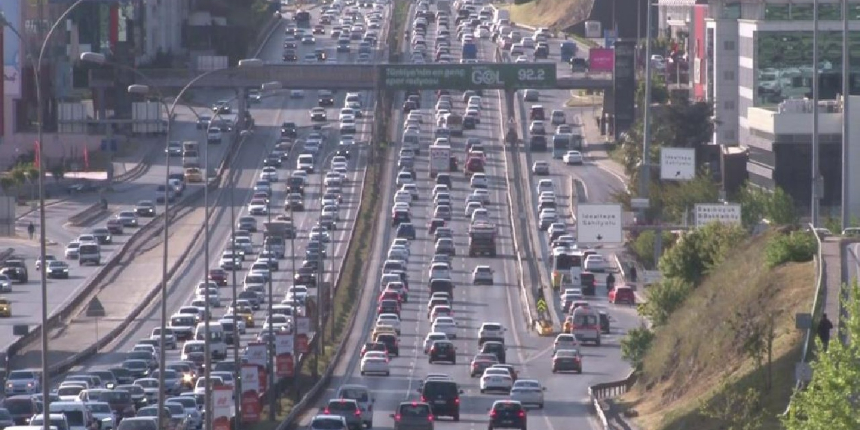 İstanbul'da pazar günü trafik yoğunluğu yüzde 51'e ulaştı