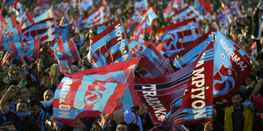 Trabzonspor, şampiyonluğu İstanbul’da kutladı! Yenikapı doldu taştı