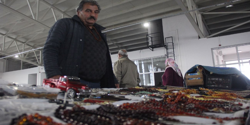 50 yıldır topluyor... Ev fiyatına satıyor, tanesi 300 bin lira