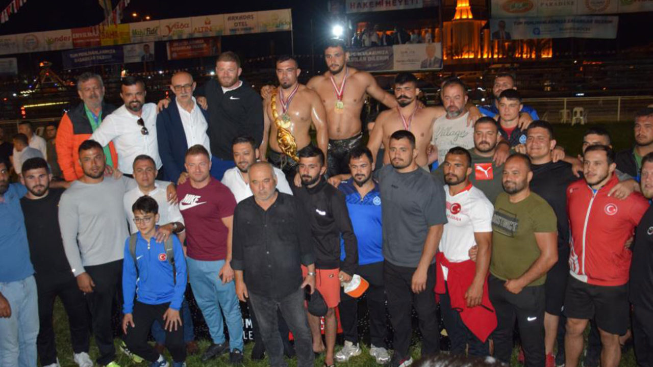 Antalya’nın Kumluca ilçesinde gerçekleşen müsabakalarda başpehlivan Yusuf Can Zeybek oldu