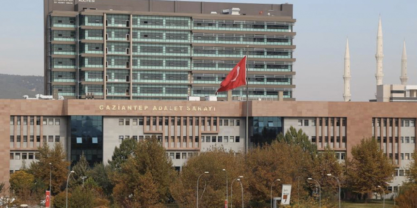 İlk duruşmada tahliye edilen sanık 4 ay fazla hapis yattı: Nedeni memurun evrakı göndermemesi