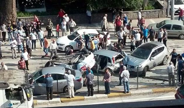 Feci kaza, duyan oraya koştu! Yaralılar var...