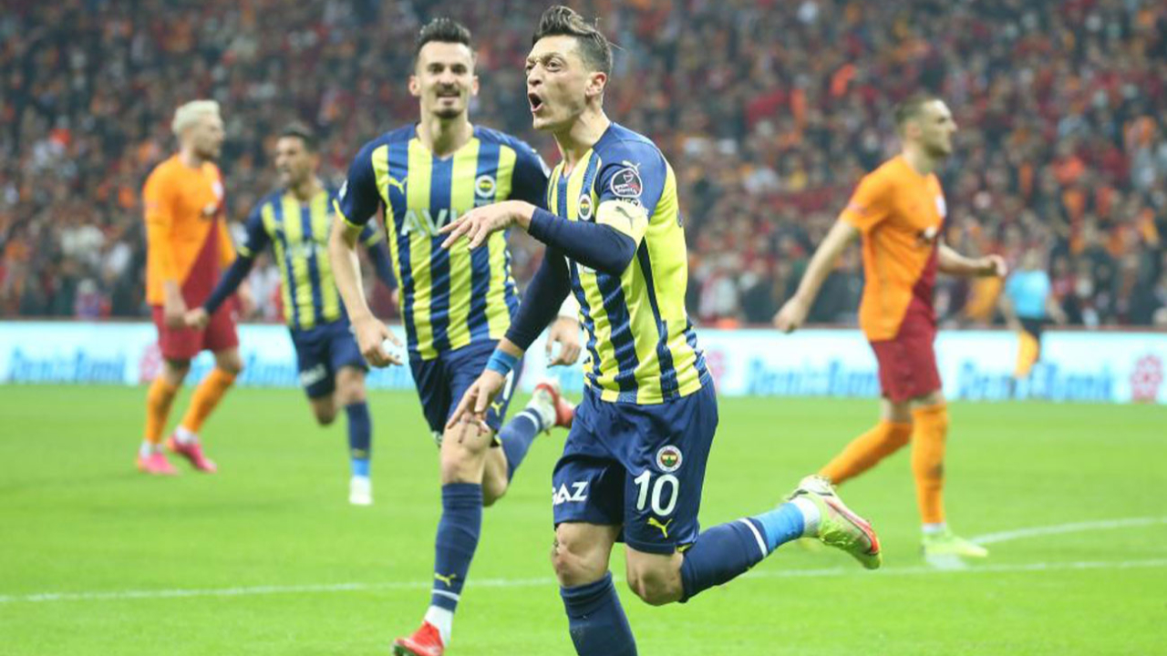 MLS ekibi Los Angeles FC'nin transferdeki hedefi Fenerbahçe'den ayrılmaya hazırlanan Mesut Özil!