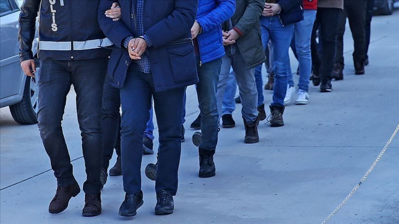 Uluslararası sınavın sorularını 3 bin dolara satıyorlardı: Yabancı uyruklu çete çökertildi