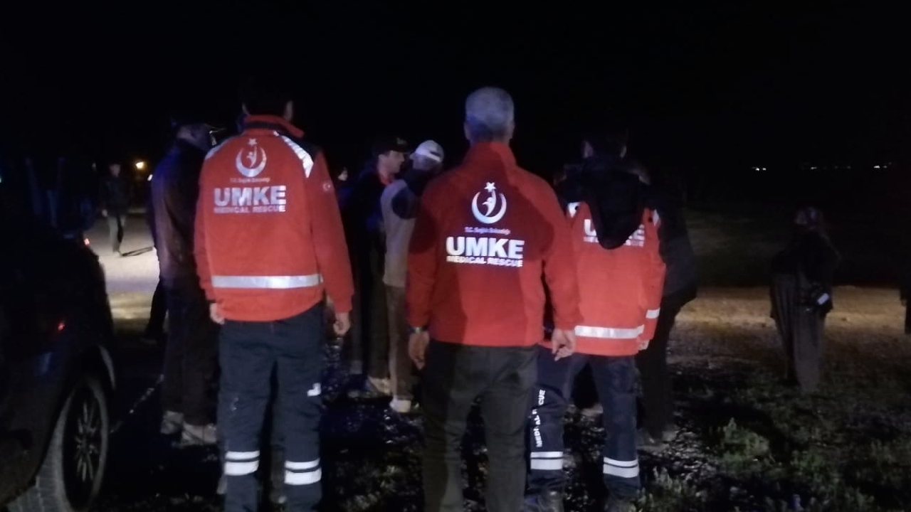 Fıkra gibi! Sultan Sazlığı'nda 6 kişi peş peşe bataklığa saplandı