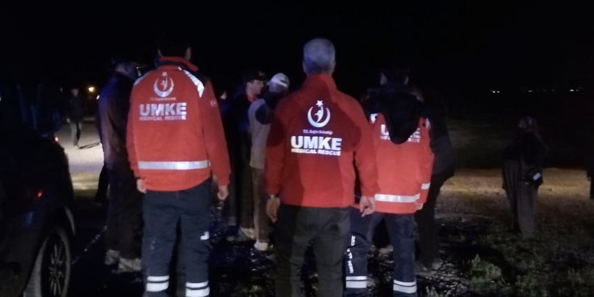 Fıkra gibi! Sultan Sazlığı'nda 6 kişi peş peşe bataklığa saplandı