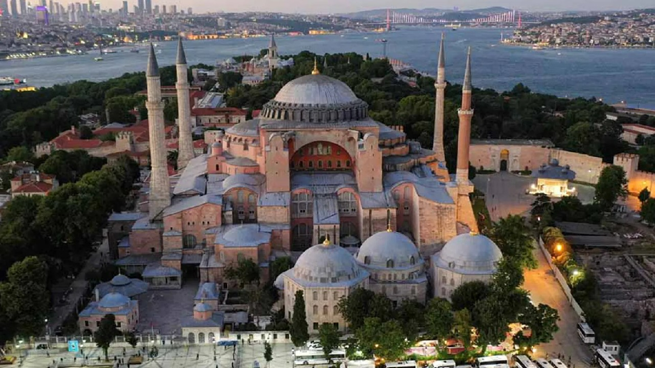 Ayasofya'da tahribat iddiasına yalanlama!