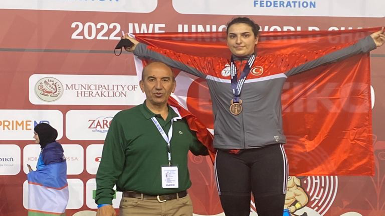 Millilerden bir gümüş, bir bronz madalya