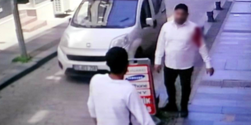 Sokak ortasında dehşet anları: Dakikalarca süren makaslı kavga kamerada