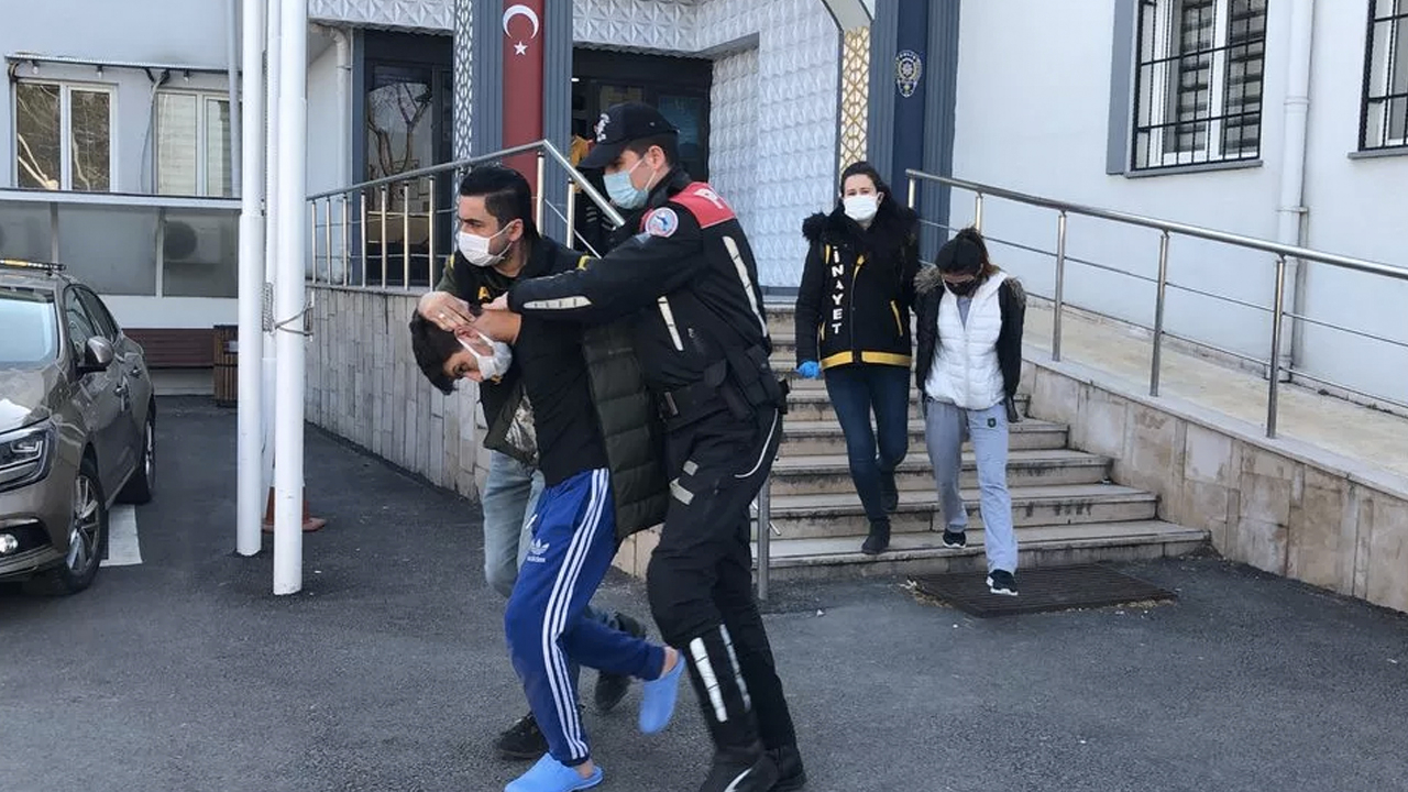 Rehin aldığı kişilerin ağzına mermi sokup kırmızı etek giydirmişti: İlk duruşmada tahliye edildi