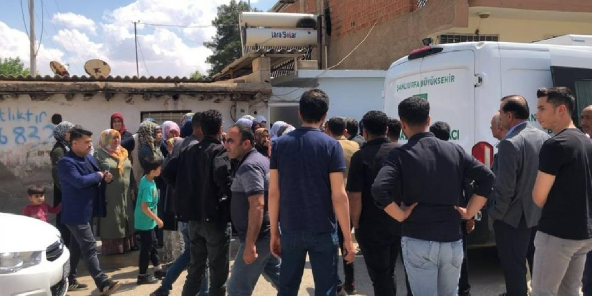 Bahçede oynarken başına yorgun mermi isabet etti!