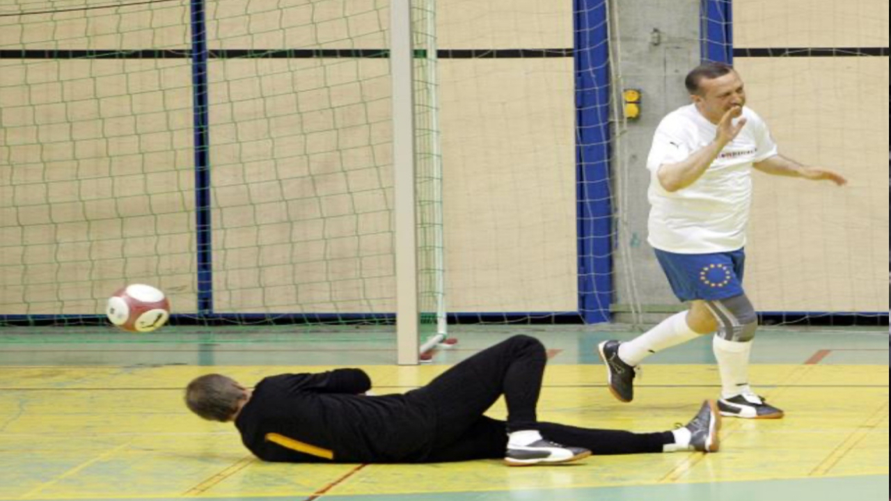 Cumhurbaşkanı Erdoğan'ın 16 yıl önceki salon futbolu fotoğrafları paylaşıldı