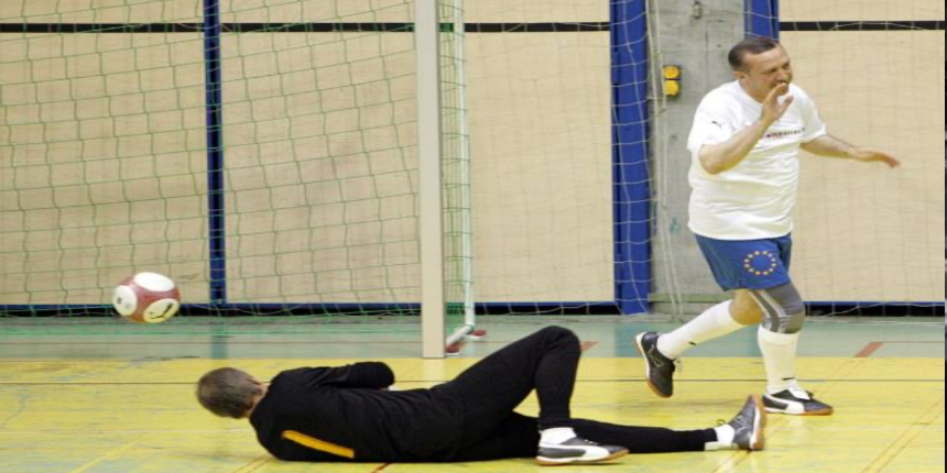 Cumhurbaşkanı Erdoğan'ın 16 yıl önceki salon futbolu fotoğrafları paylaşıldı