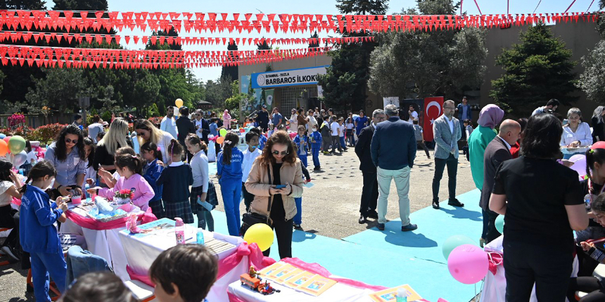 Tuzla’da 60 ilkokul öğrencisi kendi kitapları için imza günü heyecanı yaşadı