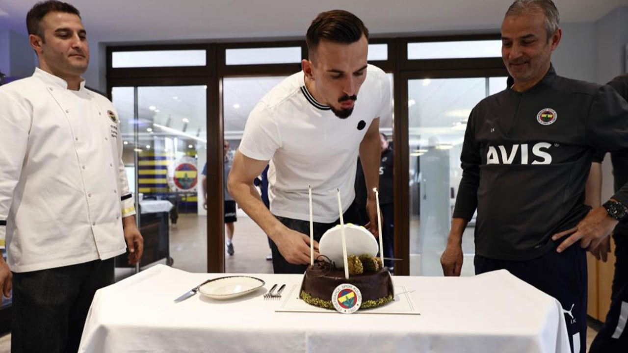 Fenerbahçeli forvet Mergim Berisha’nın tesislerde doğum günü kutlandı