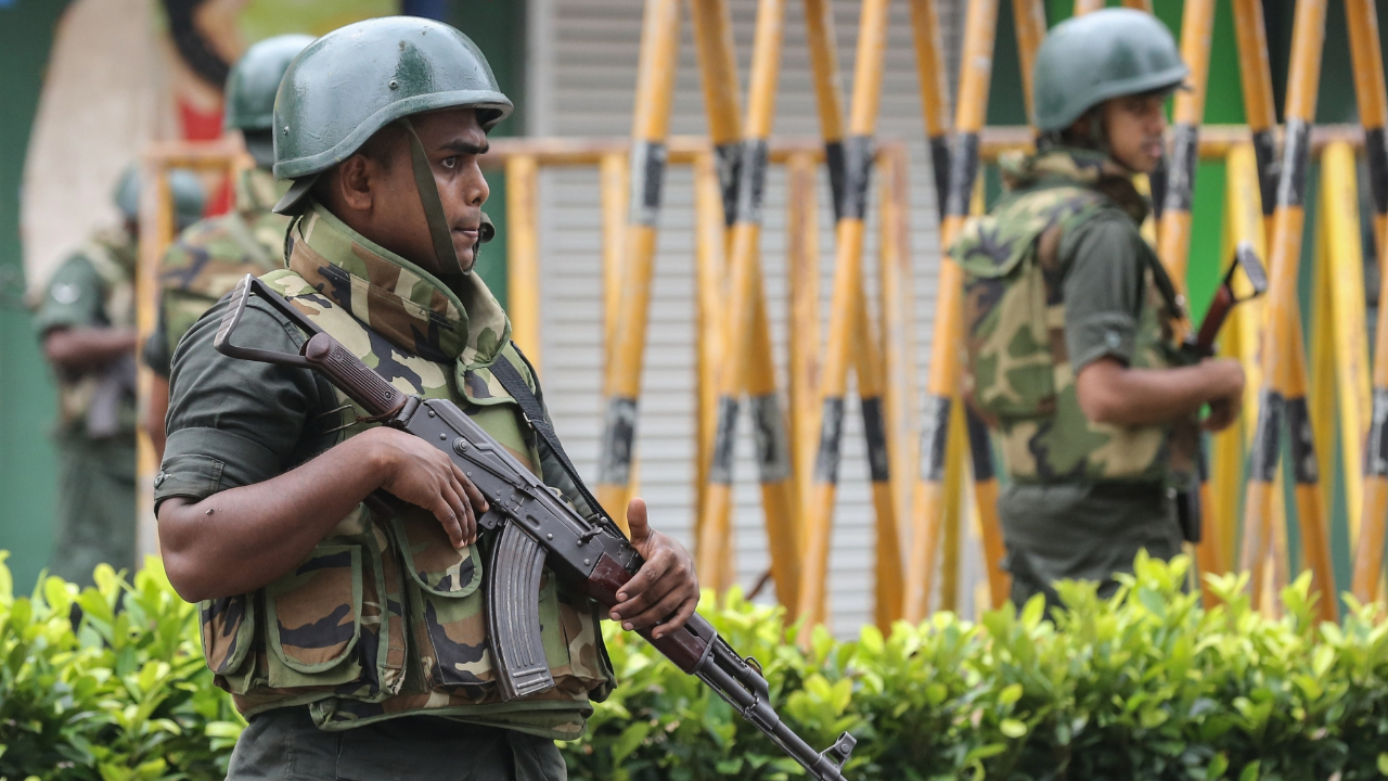 Sri Lanka'da polise 'vur' emri verildi!