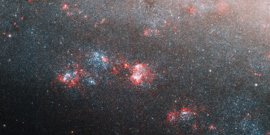 Hubble Uzay Teleskobu'ndan olay yaratan galaksi görüntüsü!