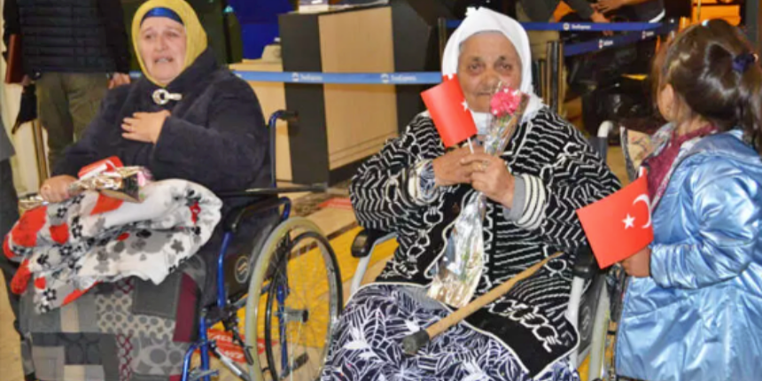 Ukrayna'dan tahliye edilen 180 Ahıska Türkü Elazığ'a getirildi