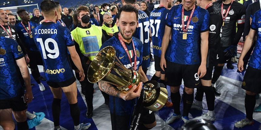 Milli futbolcu Hakan Çalhanoğlu'nun Juventus'a gol attığı maçta Inter İtalya Kupası'nı kazandı