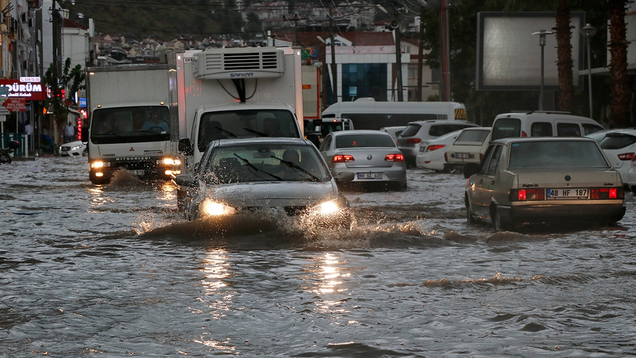 Meteoroloji'den sel ve su baskını uyarısı: Pek çok il risk altında!