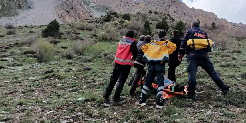 Mezrada yediği yemekten zehirlenen kadın, helikopterle hastaneye yetiştirildi!