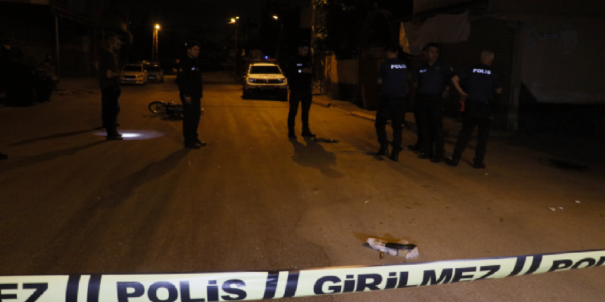Motosiklette ellerinde kalaşnikofla saldırıya giden şüpheliler polise yakalandı