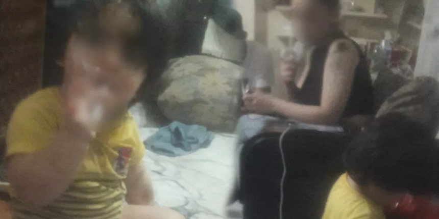 Bunu yapan anne olamaz! 2 yaşındaki oğluna sigara içirip o anları kaydetti