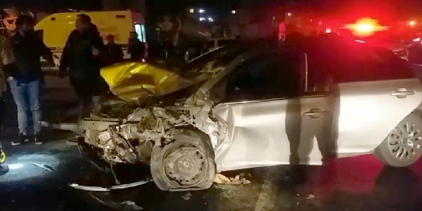 Minibüs ile otomobil çarpıştı: Biri polis 2 ölü, 5 yaralı