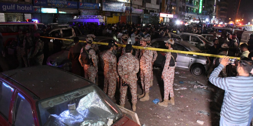 Pakistan'ın liman kenti Karaçi'de bombalı saldırı!