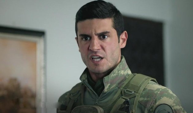 Set ekibine küfürler yağdırdı... Artık dizide yok!